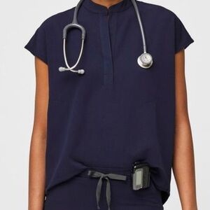 NWOT FIGS Rafaela oversized scrub top